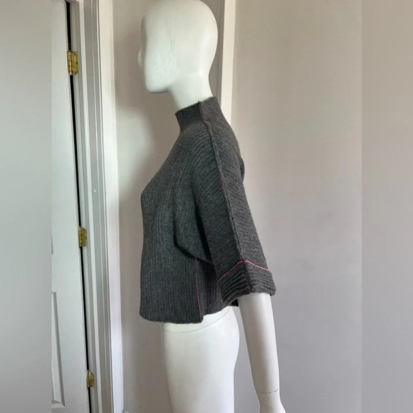 Moth Anthropologie gray short sleeve Mock Neck Contrasting Stitch sweater Size S - Picture 2 of 7